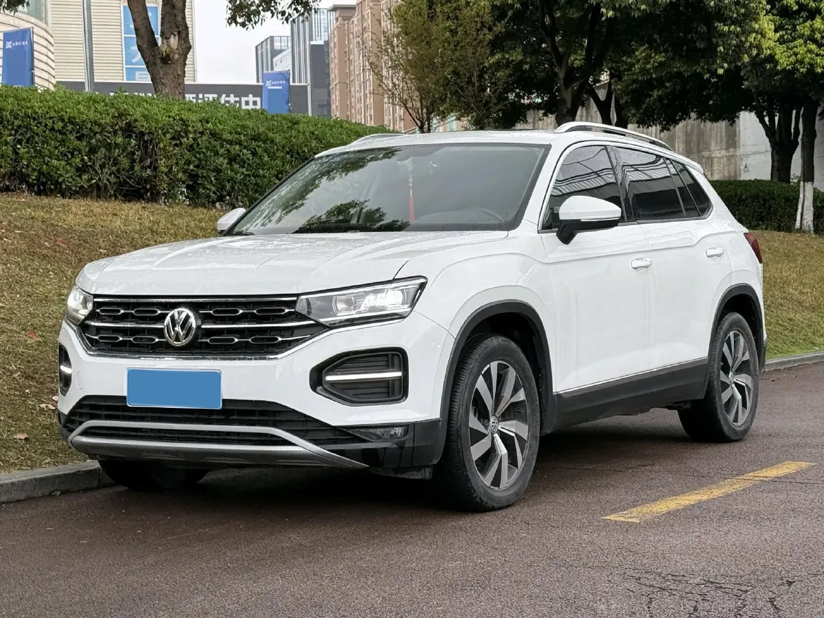 2019 Jeep Cherokee 2.0T 234HP L4 9AT,autocango,china used car exporter,china ev exporter,chinese used car exporter,chinese used ev exporter