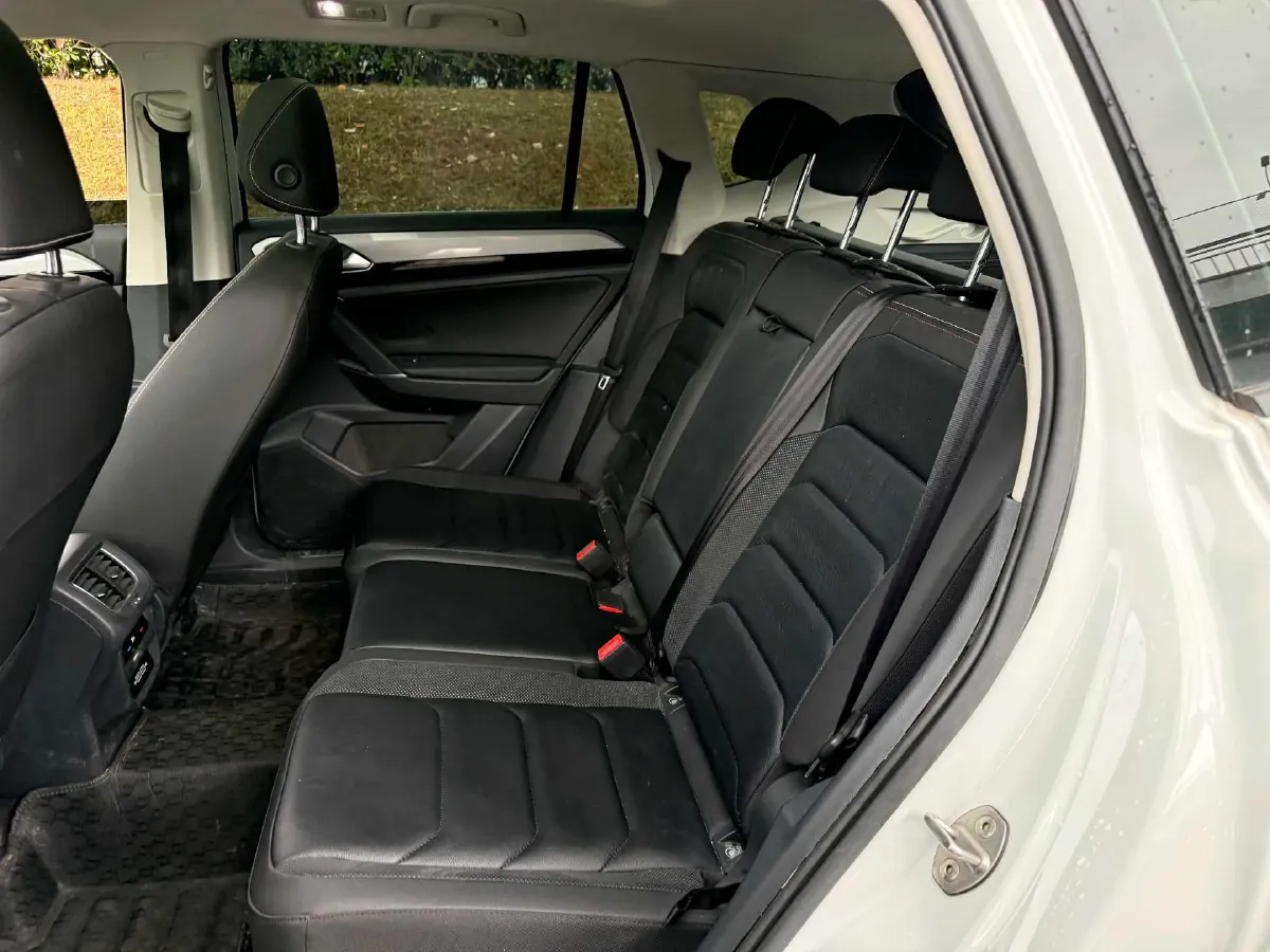 2019 Jeep Cherokee 2.0T 234HP L4 9AT,autocango,china used car exporter,china ev exporter,chinese used car exporter,chinese used ev exporter