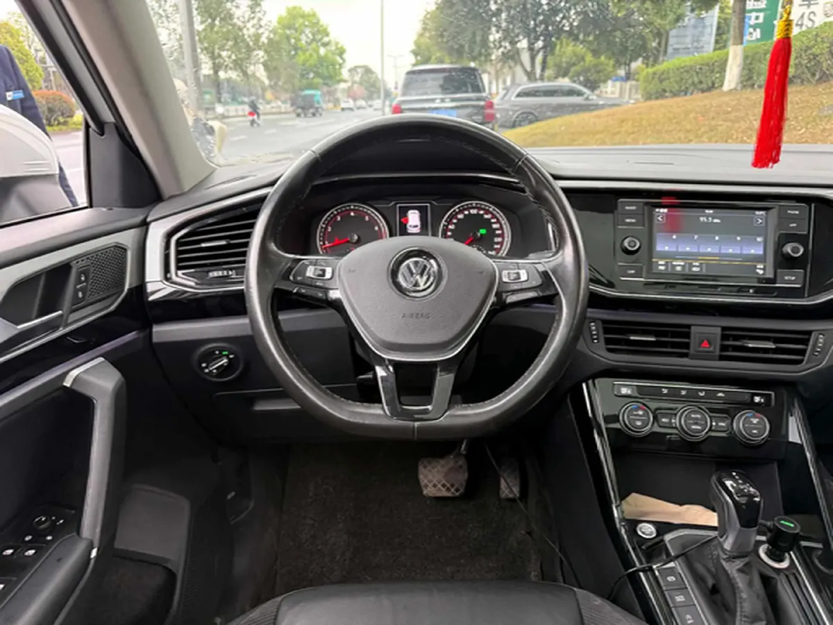 2019 Jeep Cherokee 2.0T 234HP L4 9AT,autocango,china used car exporter,china ev exporter,chinese used car exporter,chinese used ev exporter