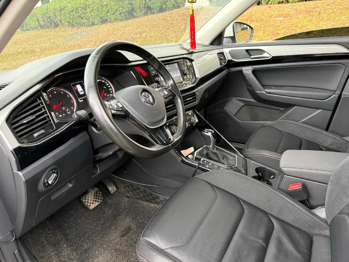 2019 Jeep Cherokee 2.0T 234HP L4 9AT,autocango,china used car exporter,china ev exporter,chinese used car exporter,chinese used ev exporter