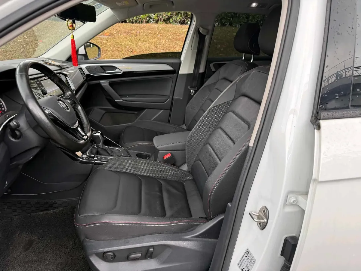 2019 Jeep Cherokee 2.0T 234HP L4 9AT,autocango,china used car exporter,china ev exporter,chinese used car exporter,chinese used ev exporter