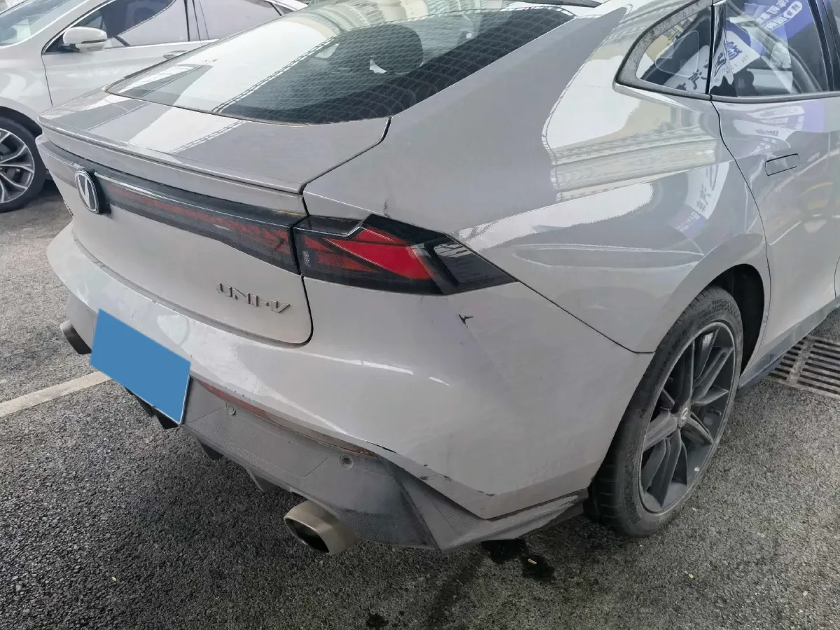 2022 ChangAn UNI-V 1.5T 188HP L4 7DCT,autocango,china used car exporter,china ev exporter,chinese used car exporter,chinese used ev exporter