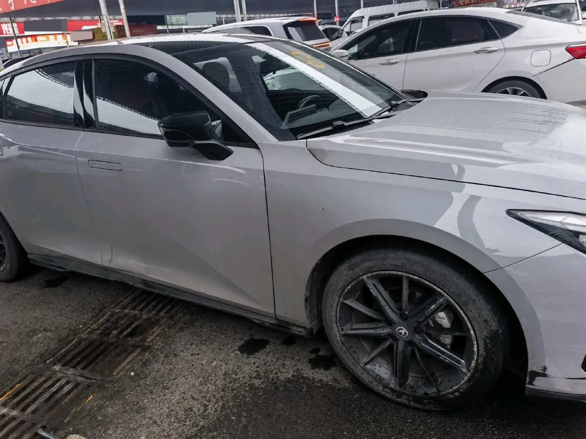 2022 ChangAn UNI-V 1.5T 188HP L4 7DCT,autocango,china used car exporter,china ev exporter,chinese used car exporter,chinese used ev exporter