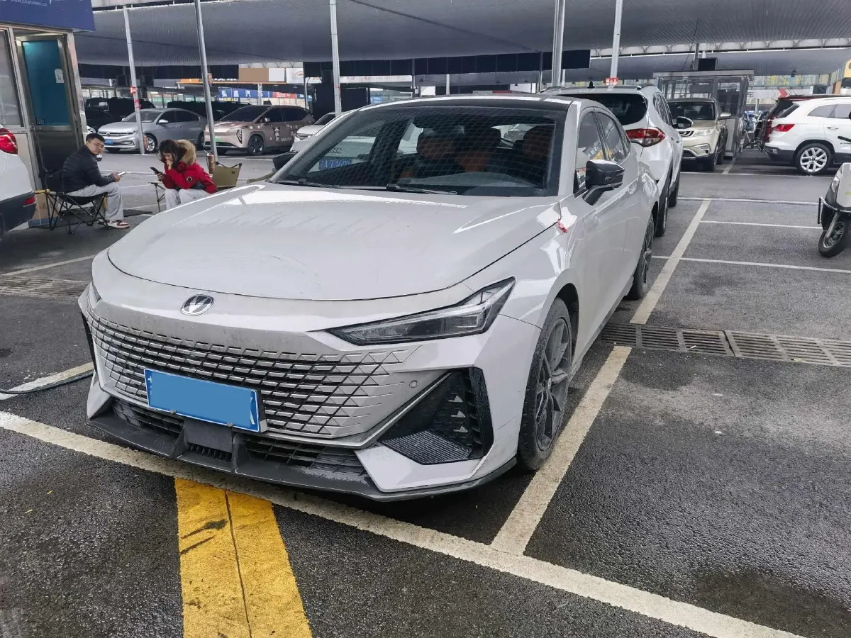 2022 ChangAn UNI-V 1.5T 188HP L4 7DCT,autocango,china used car exporter,china ev exporter,chinese used car exporter,chinese used ev exporter