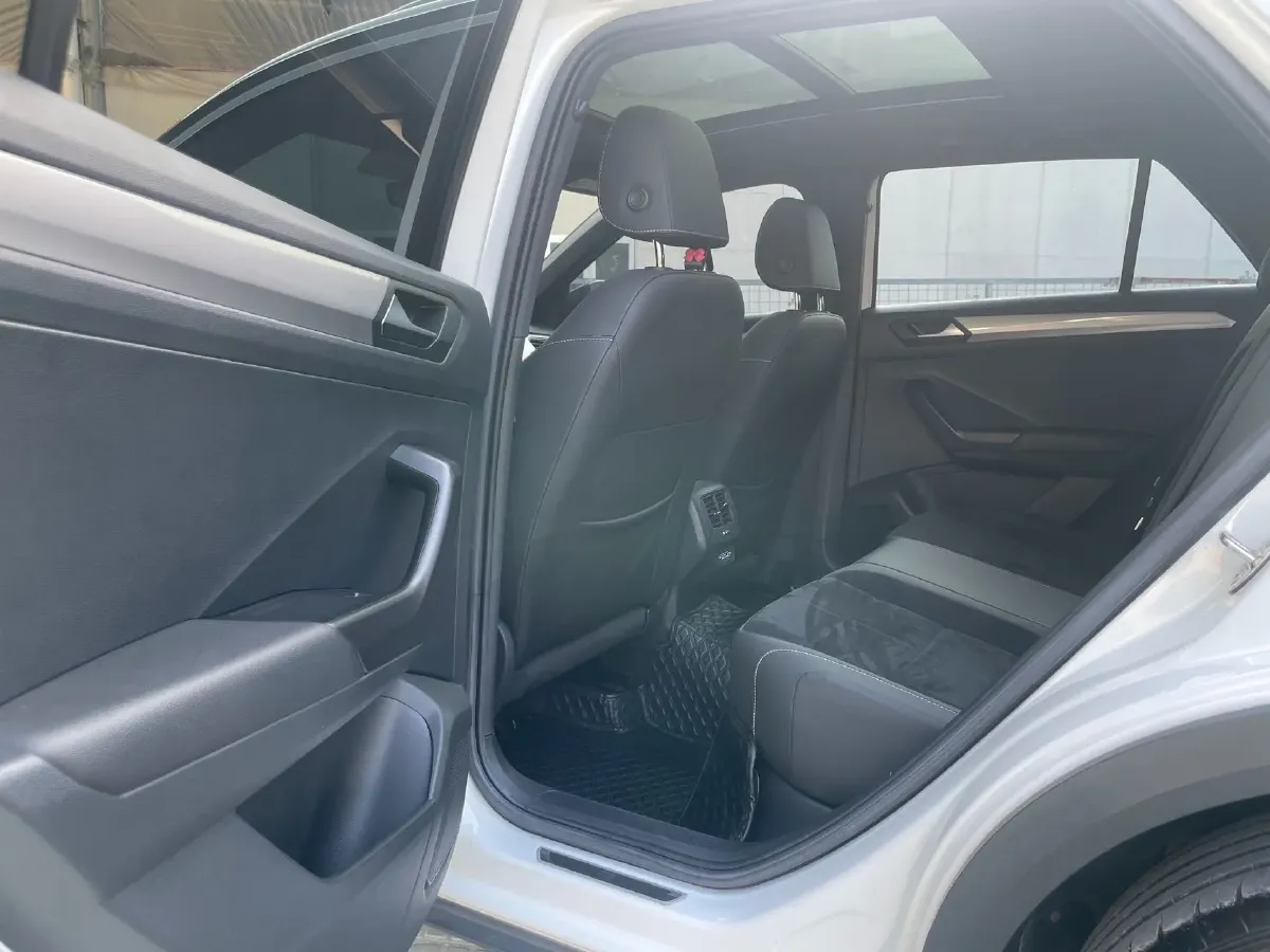 2022 Volkswagen T-Roc 1.4T 150HP L4 7DCT,autocango,china used car exporter,china ev exporter,chinese used car exporter,chinese used ev exporter