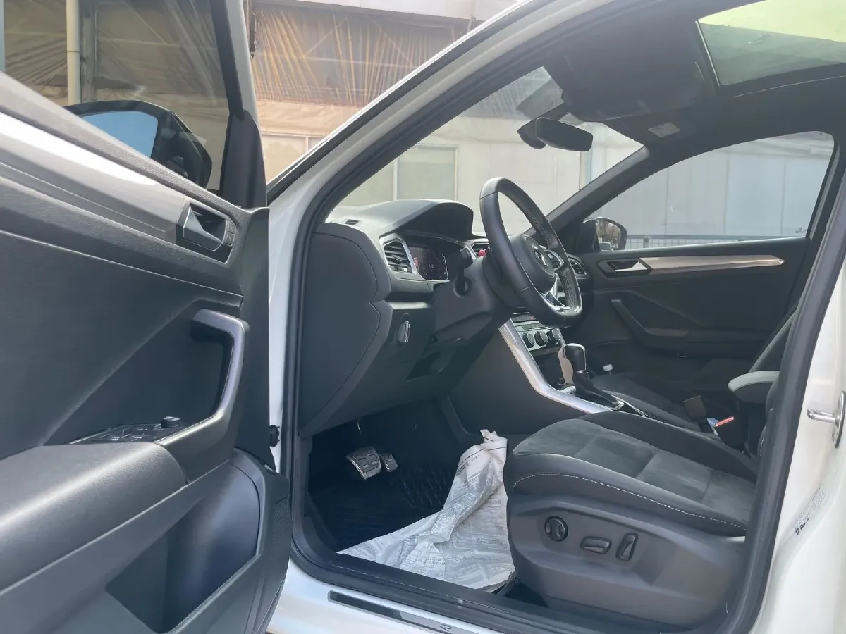 2022 Volkswagen T-Roc 1.4T 150HP L4 7DCT,autocango,china used car exporter,china ev exporter,chinese used car exporter,chinese used ev exporter