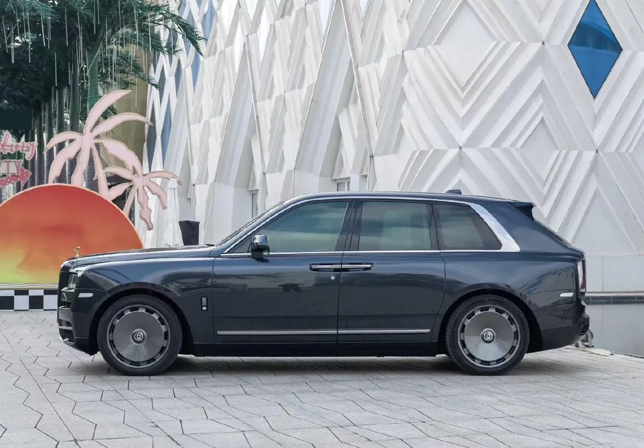 2018 Rolls-Royce Cullinan 6.7T 571HP V12 8AT,autocango,china used car exporter,china ev exporter,chinese used car exporter,chinese used ev exporter