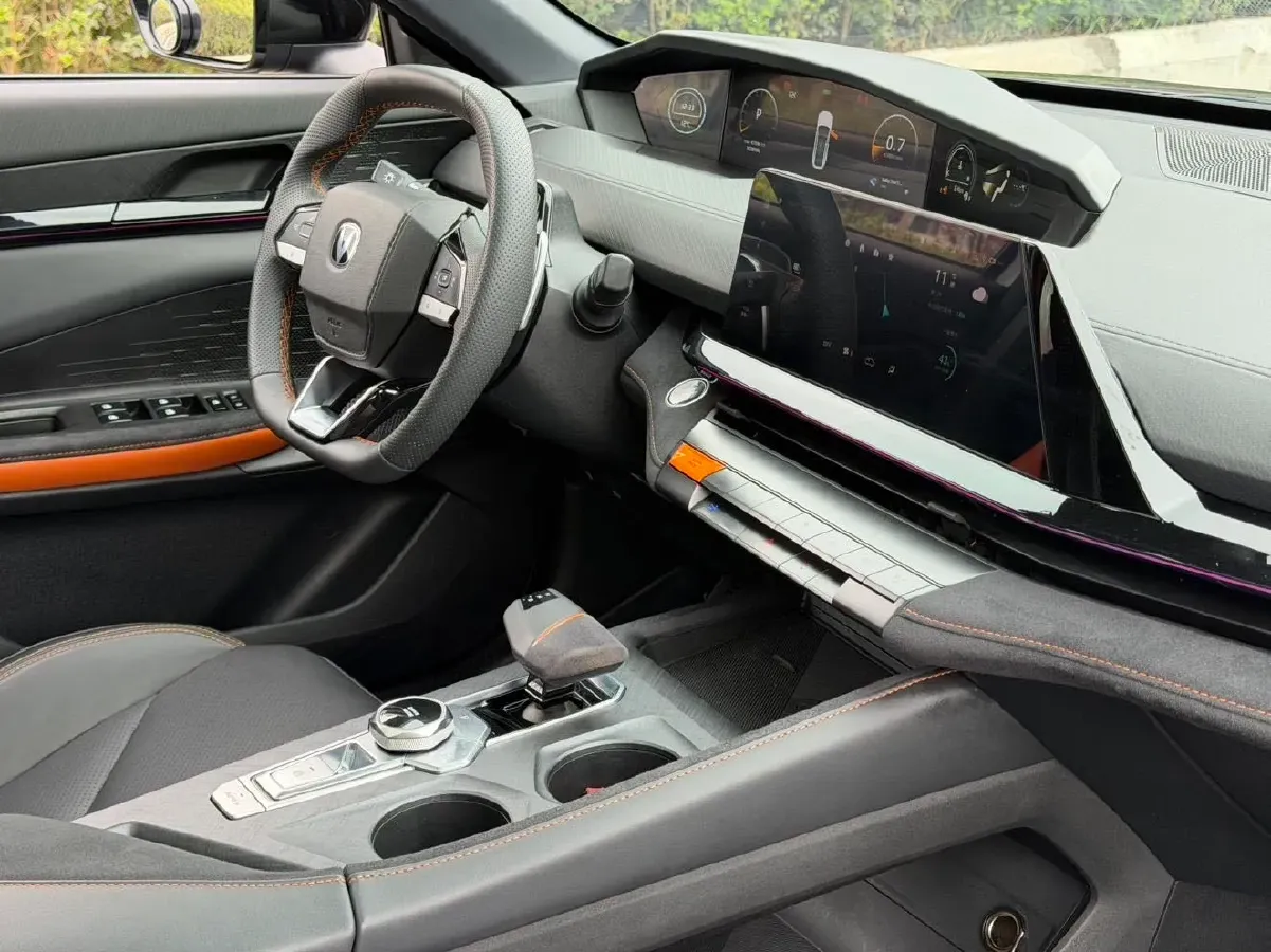 2022 ChangAn UNI-V 1.5T 188HP L4 7DCT,autocango,china used car exporter,china ev exporter,chinese used car exporter,chinese used ev exporter