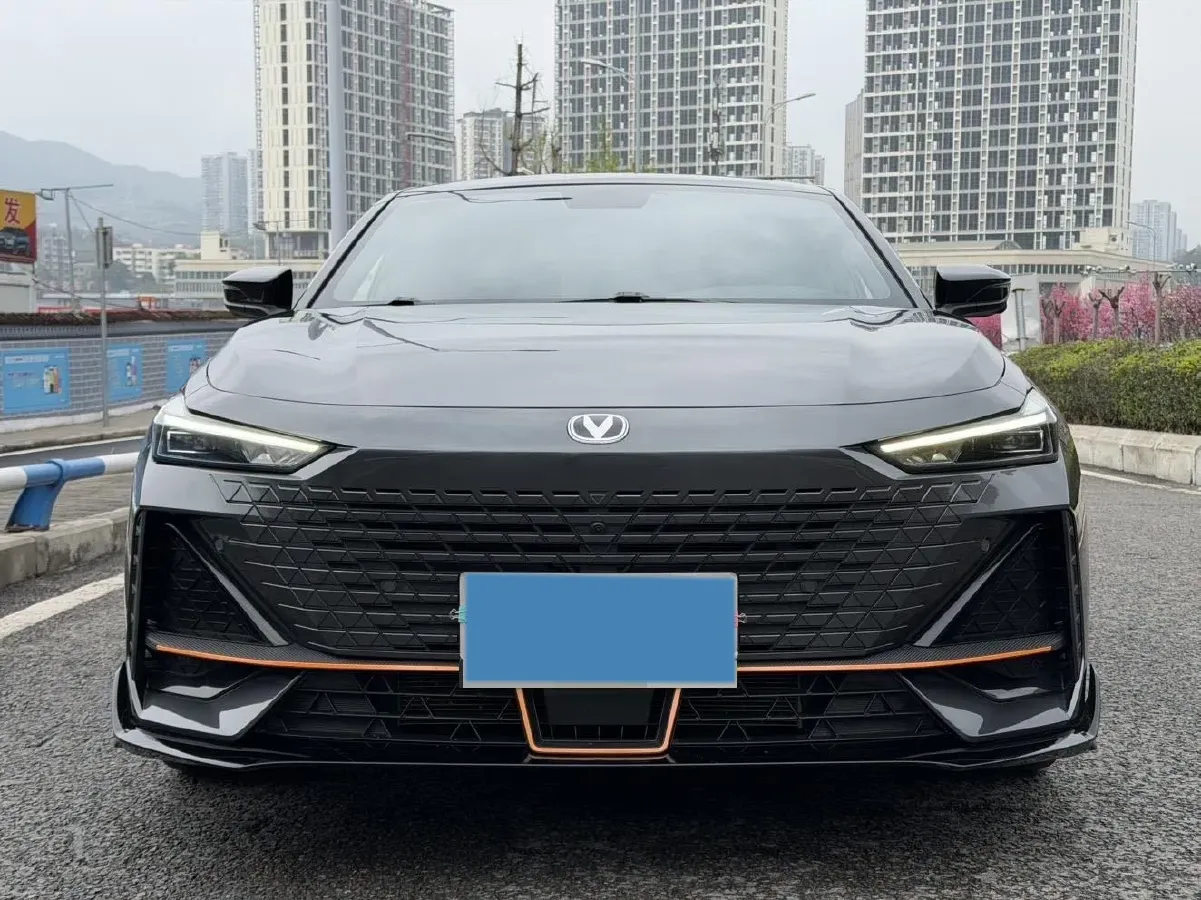 2022 ChangAn UNI-V 1.5T 188HP L4 7DCT,autocango,china used car exporter,china ev exporter,chinese used car exporter,chinese used ev exporter