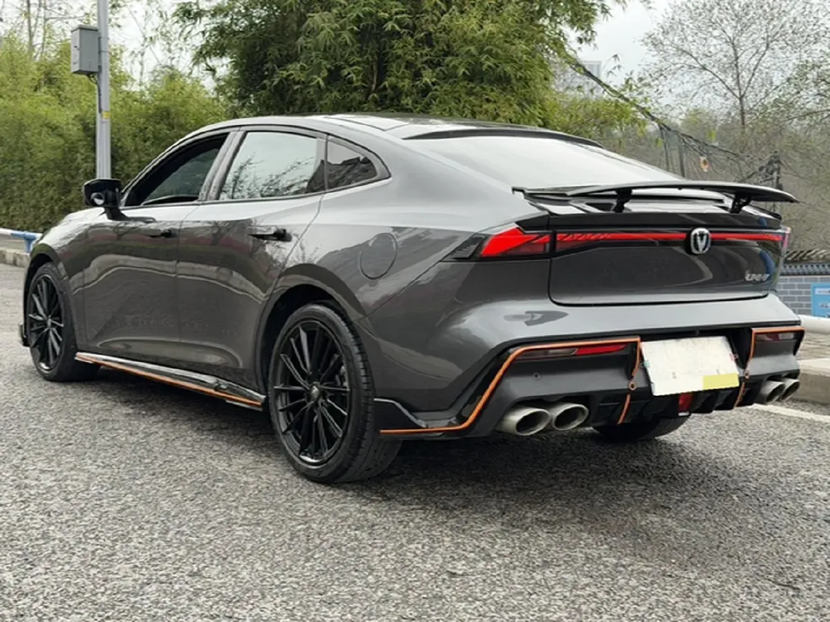 2022 ChangAn UNI-V 1.5T 188HP L4 7DCT,autocango,china used car exporter,china ev exporter,chinese used car exporter,chinese used ev exporter