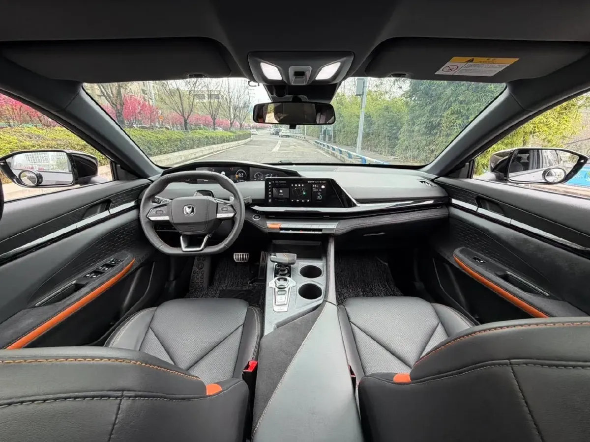 2022 ChangAn UNI-V 1.5T 188HP L4 7DCT,autocango,china used car exporter,china ev exporter,chinese used car exporter,chinese used ev exporter