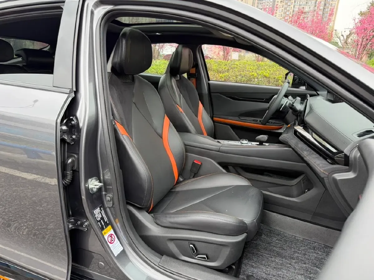 2022 ChangAn UNI-V 1.5T 188HP L4 7DCT,autocango,china used car exporter,china ev exporter,chinese used car exporter,chinese used ev exporter