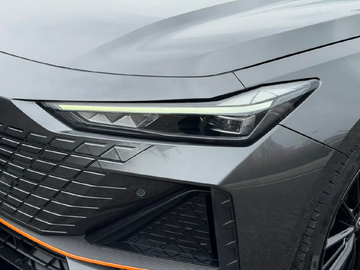 2022 ChangAn UNI-V 1.5T 188HP L4 7DCT,autocango,china used car exporter,china ev exporter,chinese used car exporter,chinese used ev exporter