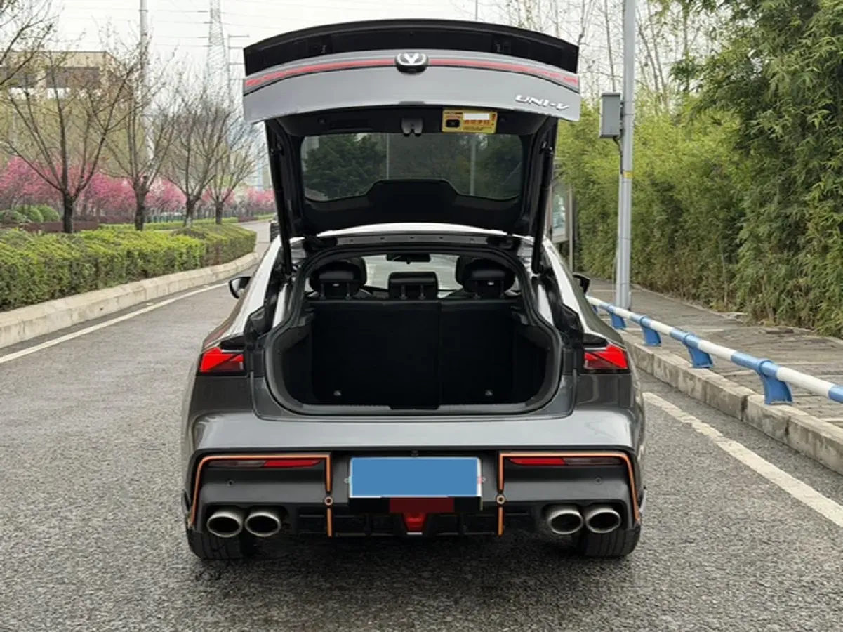 2022 ChangAn UNI-V 1.5T 188HP L4 7DCT,autocango,china used car exporter,china ev exporter,chinese used car exporter,chinese used ev exporter