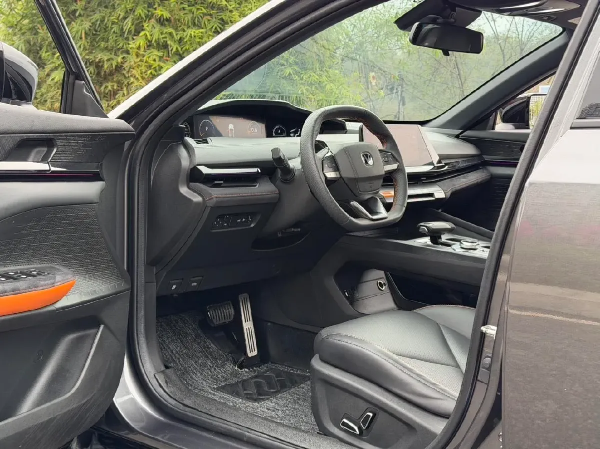 2022 ChangAn UNI-V 1.5T 188HP L4 7DCT,autocango,china used car exporter,china ev exporter,chinese used car exporter,chinese used ev exporter