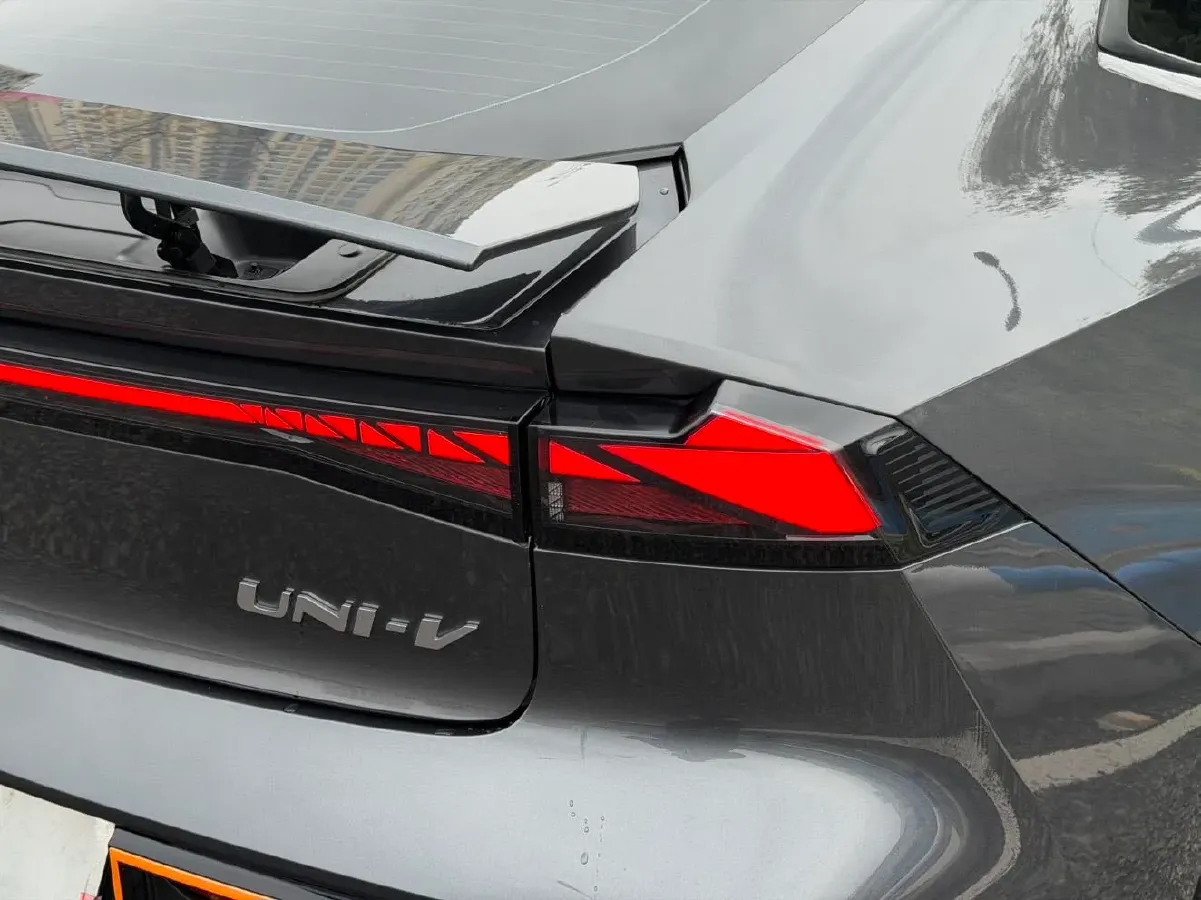 2022 ChangAn UNI-V 1.5T 188HP L4 7DCT,autocango,china used car exporter,china ev exporter,chinese used car exporter,chinese used ev exporter