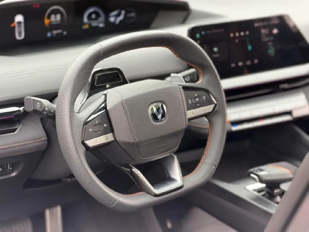 2022 ChangAn UNI-V 1.5T 188HP L4 7DCT,autocango,china used car exporter,china ev exporter,chinese used car exporter,chinese used ev exporter