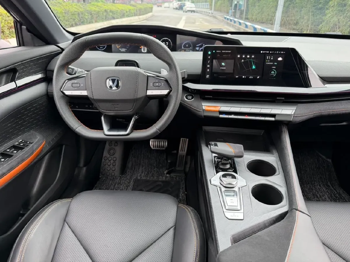 2022 ChangAn UNI-V 1.5T 188HP L4 7DCT,autocango,china used car exporter,china ev exporter,chinese used car exporter,chinese used ev exporter