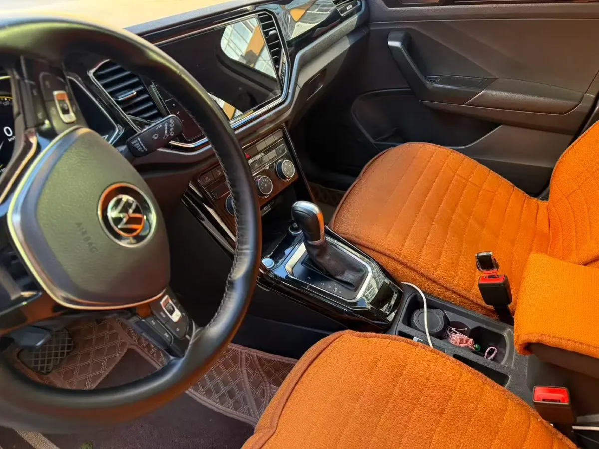 2021 Volkswagen T-Roc 1.4T 150HP L4 7DCT,autocango,china used car exporter,china ev exporter,chinese used car exporter,chinese used ev exporter