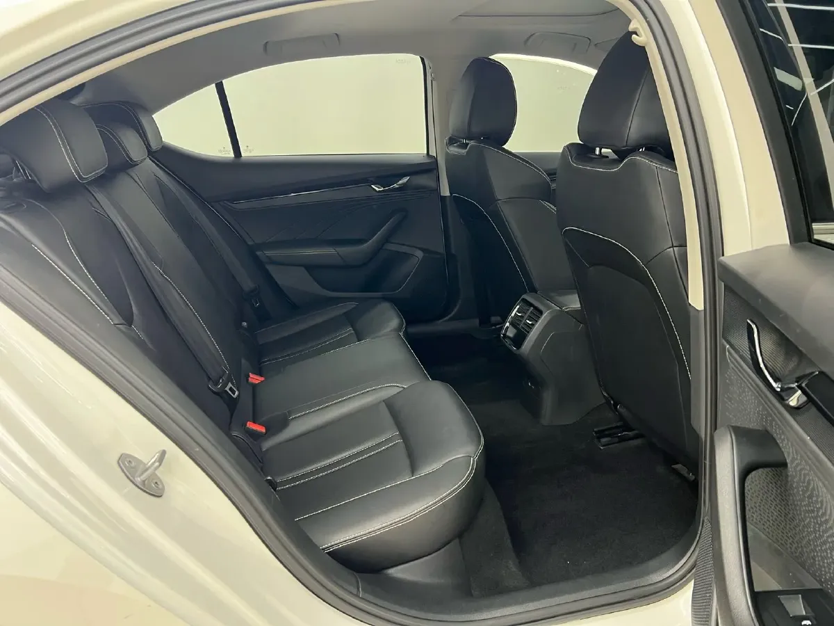 2022 Skoda Octavia 1.4T 150HP L4 7DCT,autocango,china used car exporter,china ev exporter,chinese used car exporter,chinese used ev exporter