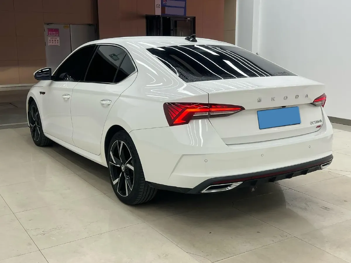2022 Skoda Octavia 1.4T 150HP L4 7DCT,autocango,china used car exporter,china ev exporter,chinese used car exporter,chinese used ev exporter
