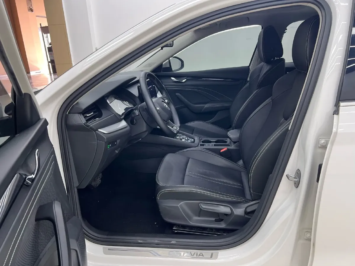 2022 Skoda Octavia 1.4T 150HP L4 7DCT,autocango,china used car exporter,china ev exporter,chinese used car exporter,chinese used ev exporter