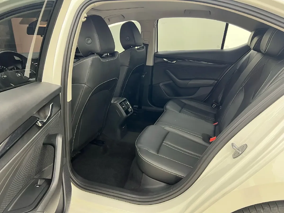 2022 Skoda Octavia 1.4T 150HP L4 7DCT,autocango,china used car exporter,china ev exporter,chinese used car exporter,chinese used ev exporter