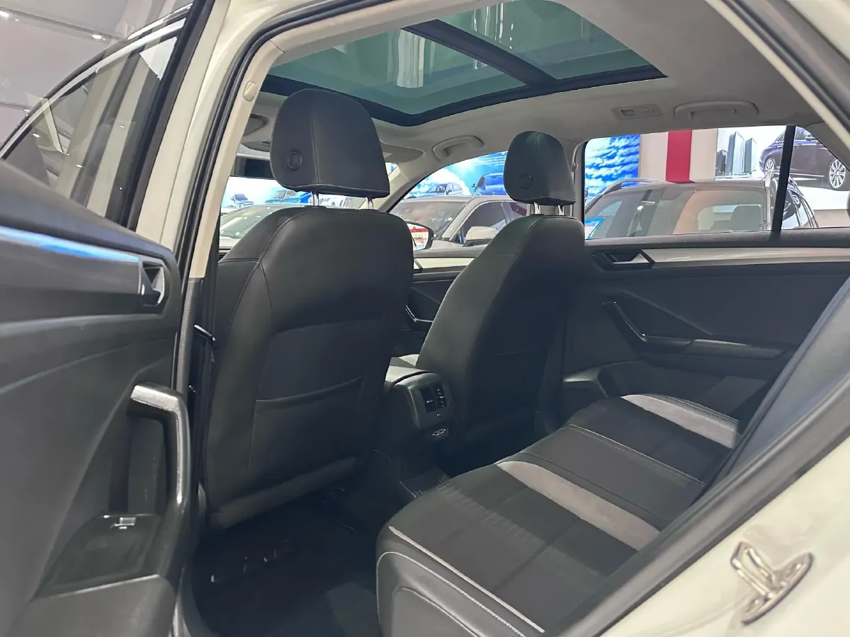 2019 Volkswagen T-Roc 1.4T 131HP L4 7DCT,autocango,china used car exporter,china ev exporter,chinese used car exporter,chinese used ev exporter