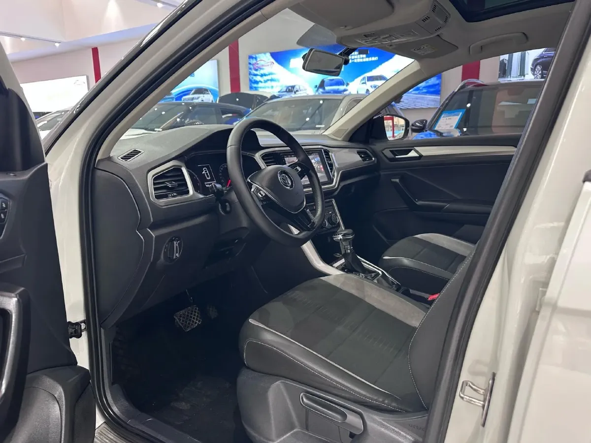 2019 Volkswagen T-Roc 1.4T 131HP L4 7DCT,autocango,china used car exporter,china ev exporter,chinese used car exporter,chinese used ev exporter