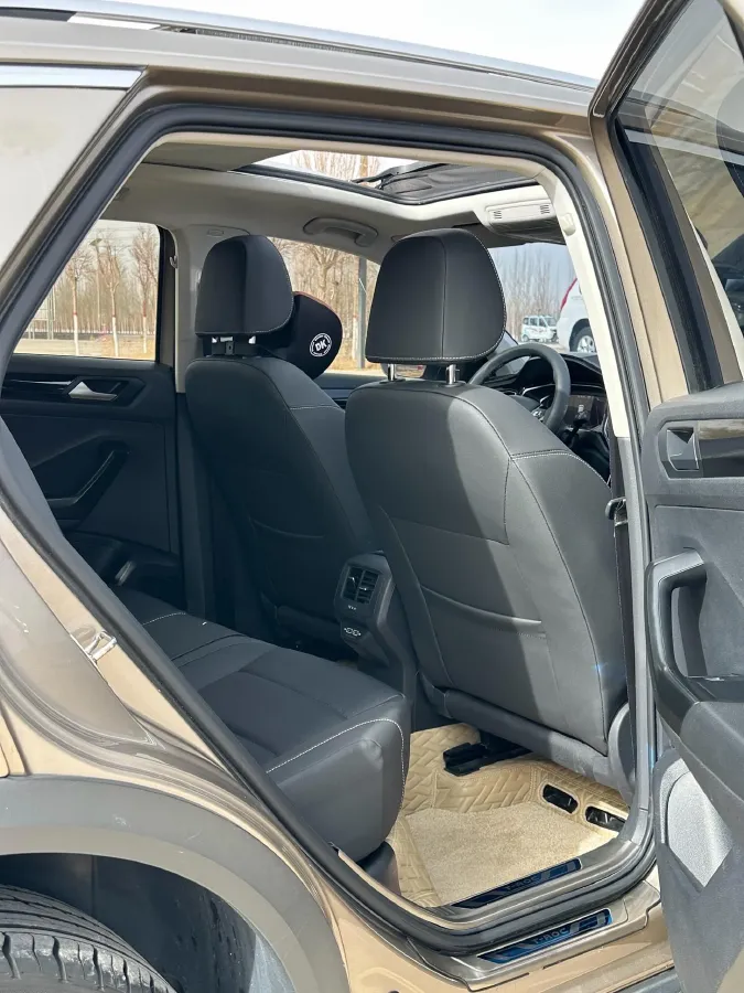 2021 Volkswagen T-Roc 1.4T 150HP L4 7DCT,autocango,china used car exporter,china ev exporter,chinese used car exporter,chinese used ev exporter