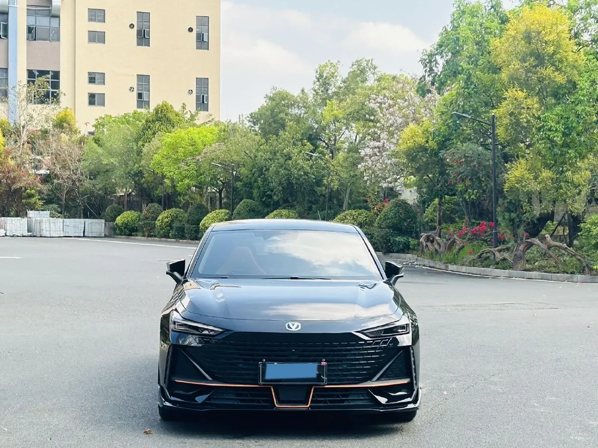 2023 ChangAn UNI-V 1.5T 188HP L4 7DCT,autocango,china used car exporter,china ev exporter,chinese used car exporter,chinese used ev exporter