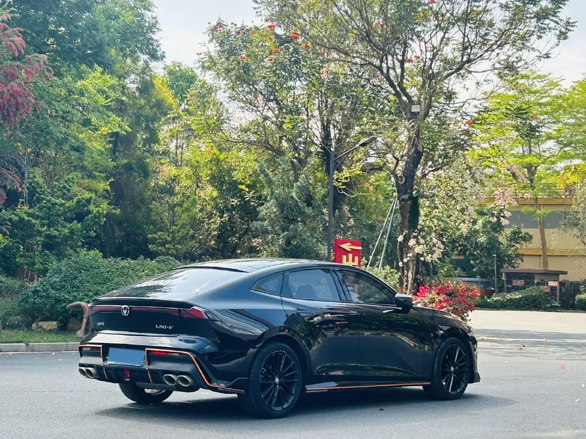2023 ChangAn UNI-V 1.5T 188HP L4 7DCT,autocango,china used car exporter,china ev exporter,chinese used car exporter,chinese used ev exporter