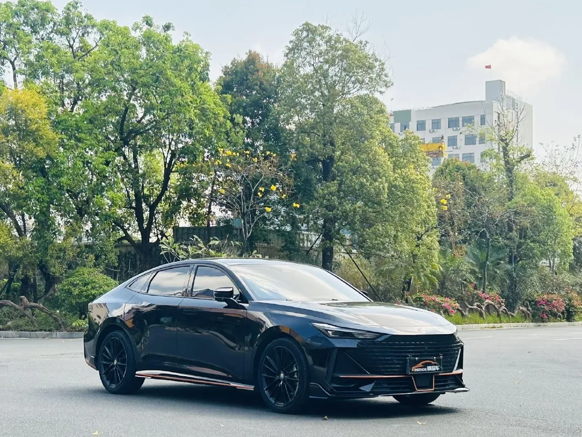 2023 ChangAn UNI-V 1.5T 188HP L4 7DCT,autocango,china used car exporter,china ev exporter,chinese used car exporter,chinese used ev exporter