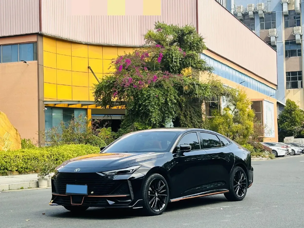 2023 ChangAn UNI-V 1.5T 188HP L4 7DCT,autocango,china used car exporter,china ev exporter,chinese used car exporter,chinese used ev exporter