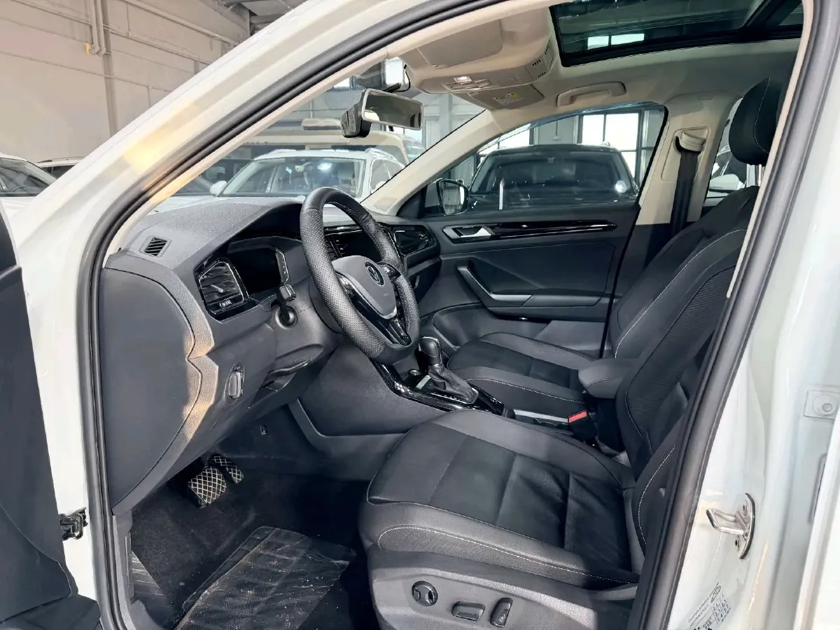 2022 Volkswagen T-Roc 1.4T 150HP L4 7DCT,autocango,china used car exporter,china ev exporter,chinese used car exporter,chinese used ev exporter