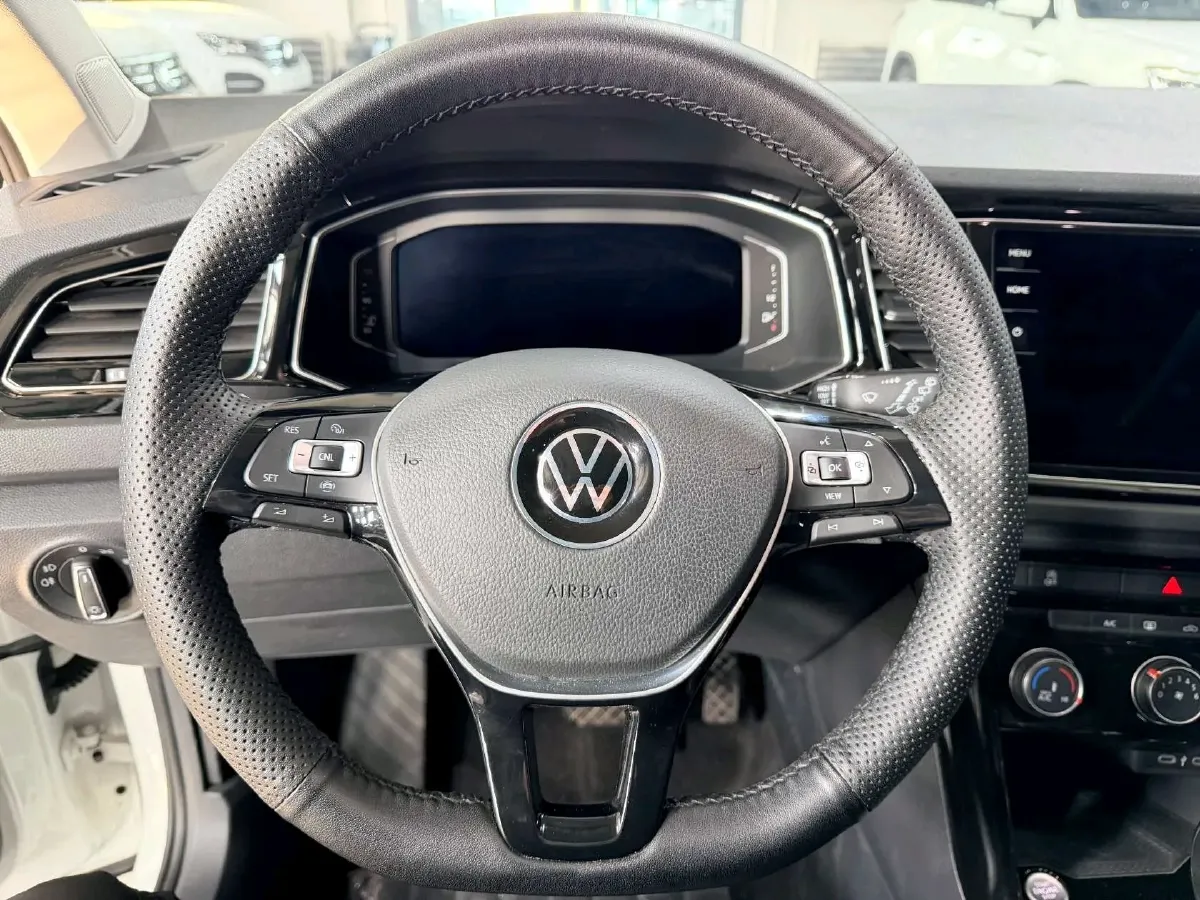 2022 Volkswagen T-Roc 1.4T 150HP L4 7DCT,autocango,china used car exporter,china ev exporter,chinese used car exporter,chinese used ev exporter