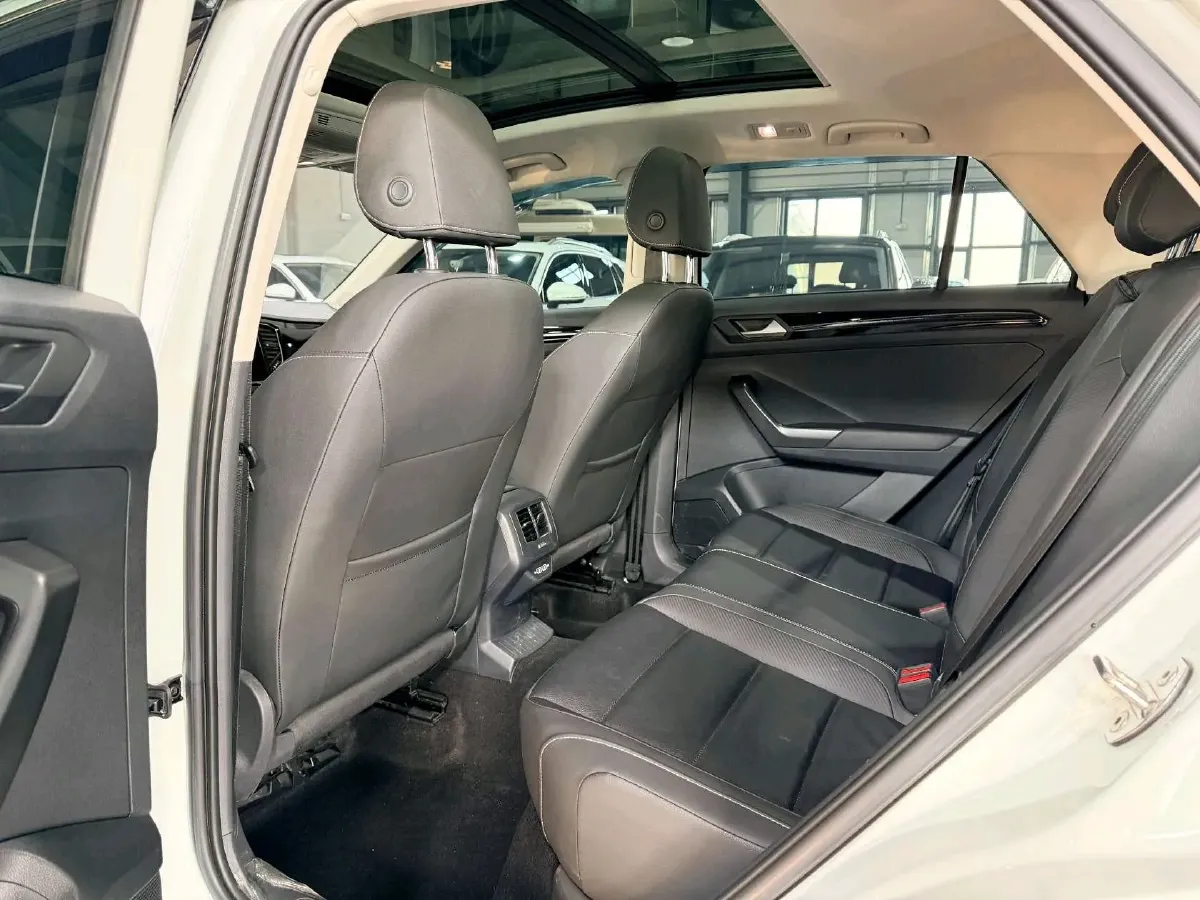 2022 Volkswagen T-Roc 1.4T 150HP L4 7DCT,autocango,china used car exporter,china ev exporter,chinese used car exporter,chinese used ev exporter