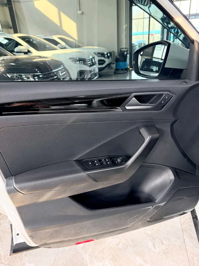 2022 Volkswagen T-Roc 1.4T 150HP L4 7DCT,autocango,china used car exporter,china ev exporter,chinese used car exporter,chinese used ev exporter