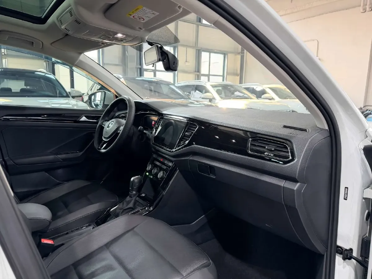 2022 Volkswagen T-Roc 1.4T 150HP L4 7DCT,autocango,china used car exporter,china ev exporter,chinese used car exporter,chinese used ev exporter