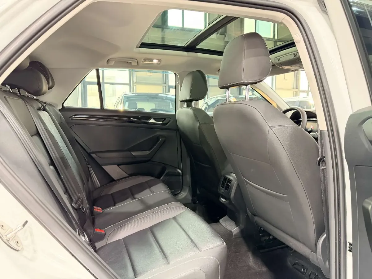 2022 Volkswagen T-Roc 1.4T 150HP L4 7DCT,autocango,china used car exporter,china ev exporter,chinese used car exporter,chinese used ev exporter