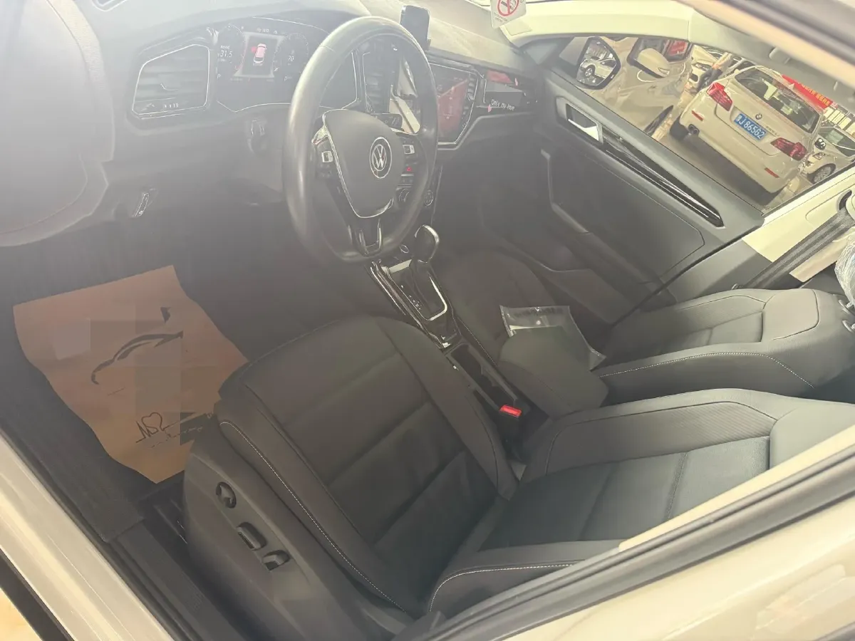 2022 Volkswagen T-Roc 1.4T 150HP L4 7DCT,autocango,china used car exporter,china ev exporter,chinese used car exporter,chinese used ev exporter