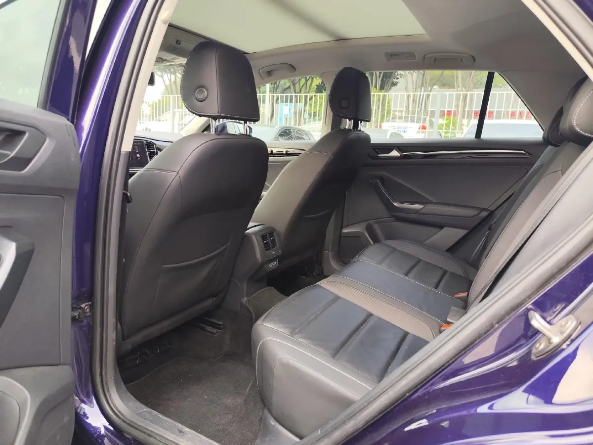 2021 Volkswagen T-Roc 1.4T 150HP L4 7DCT,autocango,china used car exporter,china ev exporter,chinese used car exporter,chinese used ev exporter