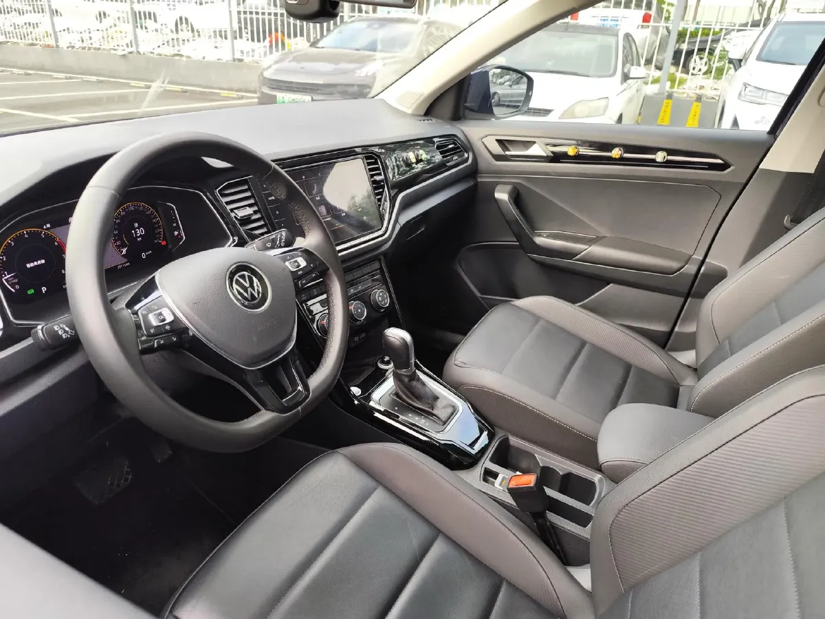 2021 Volkswagen T-Roc 1.4T 150HP L4 7DCT,autocango,china used car exporter,china ev exporter,chinese used car exporter,chinese used ev exporter