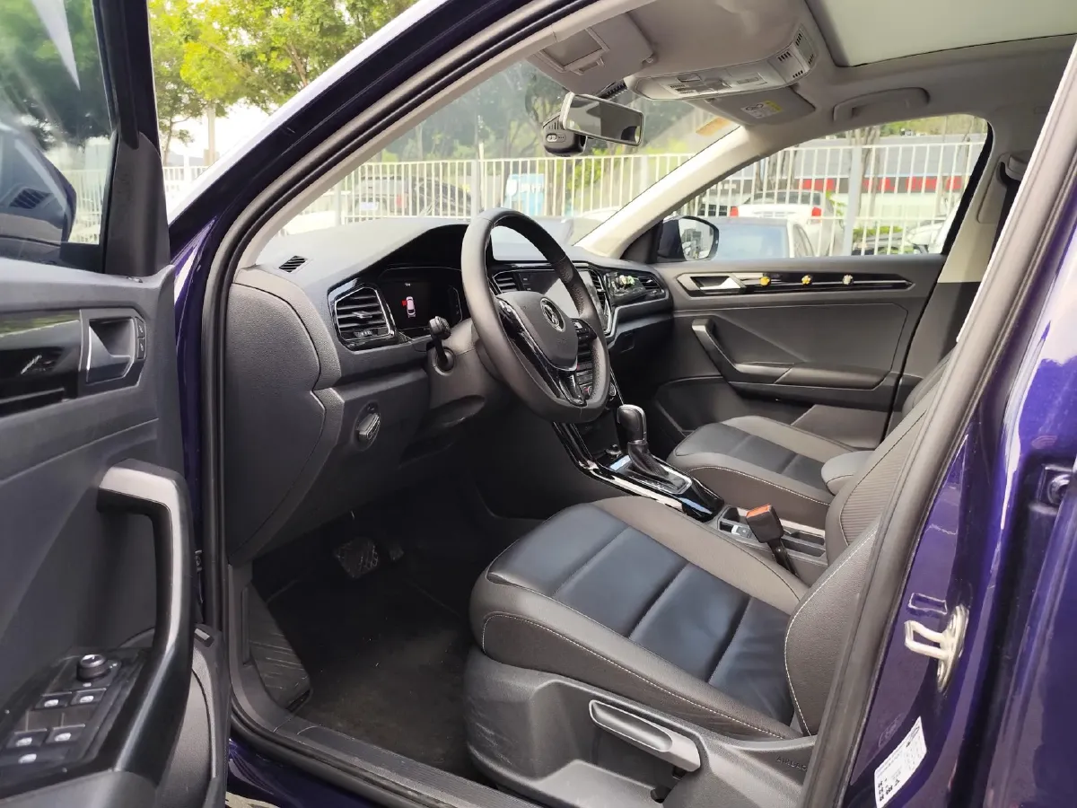 2021 Volkswagen T-Roc 1.4T 150HP L4 7DCT,autocango,china used car exporter,china ev exporter,chinese used car exporter,chinese used ev exporter