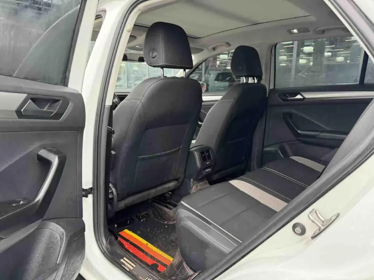 2020 Volkswagen T-Roc 1.4T 131HP L4 7DCT,autocango,china used car exporter,china ev exporter,chinese used car exporter,chinese used ev exporter