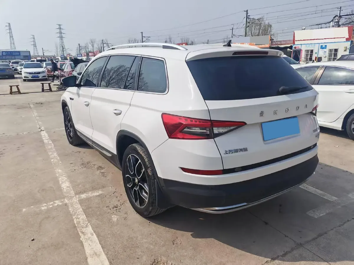 2019 Skoda Superb 2.0T 220HP L4 7DCT,autocango,china used car exporter,china ev exporter,chinese used car exporter,chinese used ev exporter
