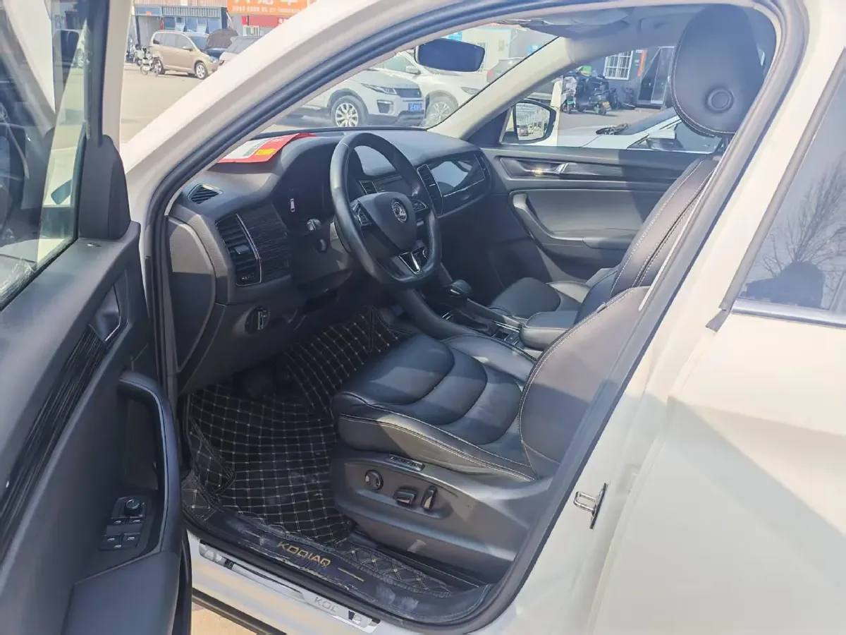 2019 Skoda Superb 2.0T 220HP L4 7DCT,autocango,china used car exporter,china ev exporter,chinese used car exporter,chinese used ev exporter