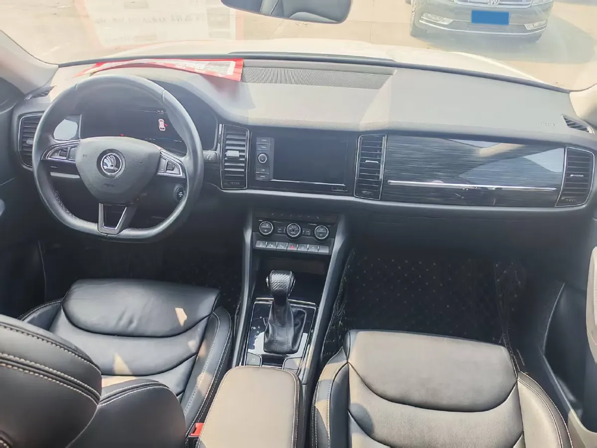 2019 Skoda Superb 2.0T 220HP L4 7DCT,autocango,china used car exporter,china ev exporter,chinese used car exporter,chinese used ev exporter