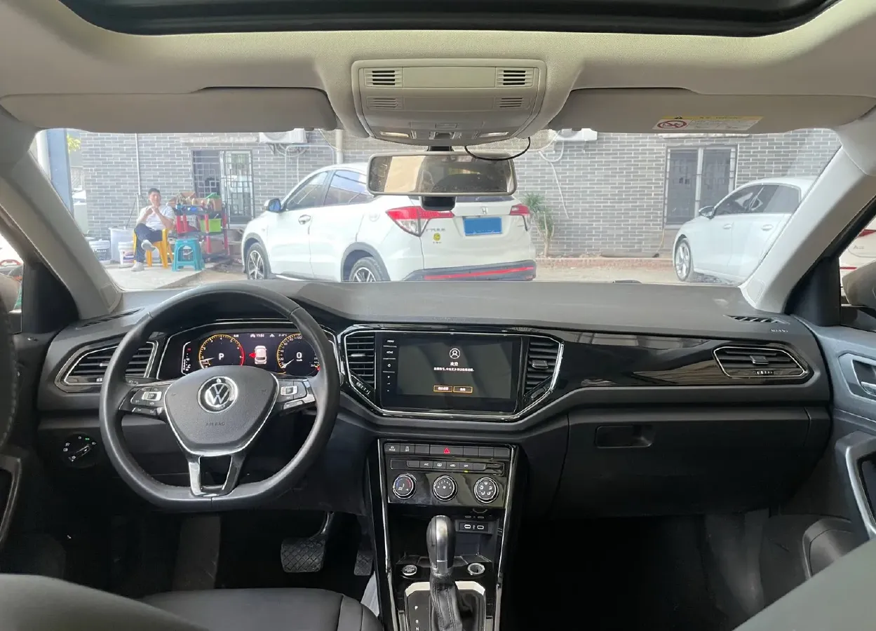 2021 Volkswagen T-Roc 1.4T 150HP L4 7DCT,autocango,china used car exporter,china ev exporter,chinese used car exporter,chinese used ev exporter