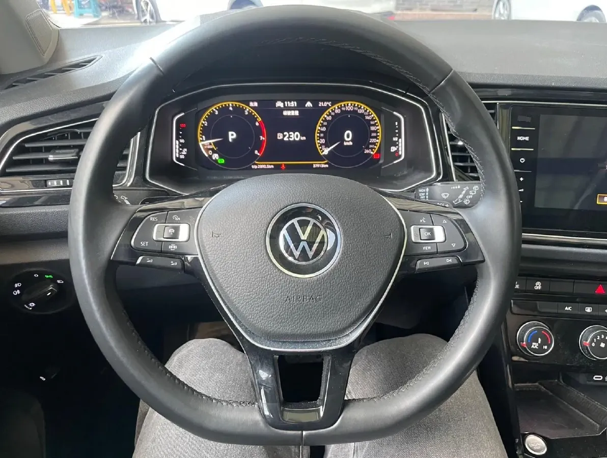 2021 Volkswagen T-Roc 1.4T 150HP L4 7DCT,autocango,china used car exporter,china ev exporter,chinese used car exporter,chinese used ev exporter